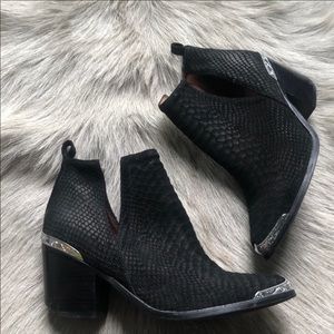 9.5 Jeffery Campbell black suede booties